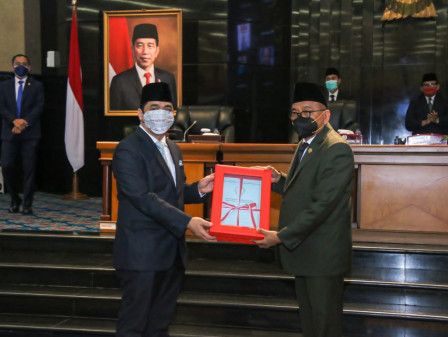 podiumnews.com-Pemprov DKI Sampaikan Usulan Perubahan Perda Penanganan COVID-19